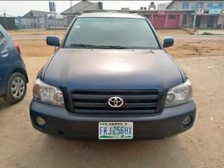 A picture of Toyota Highlander 05 3 rows Engine and Gear ok Ac