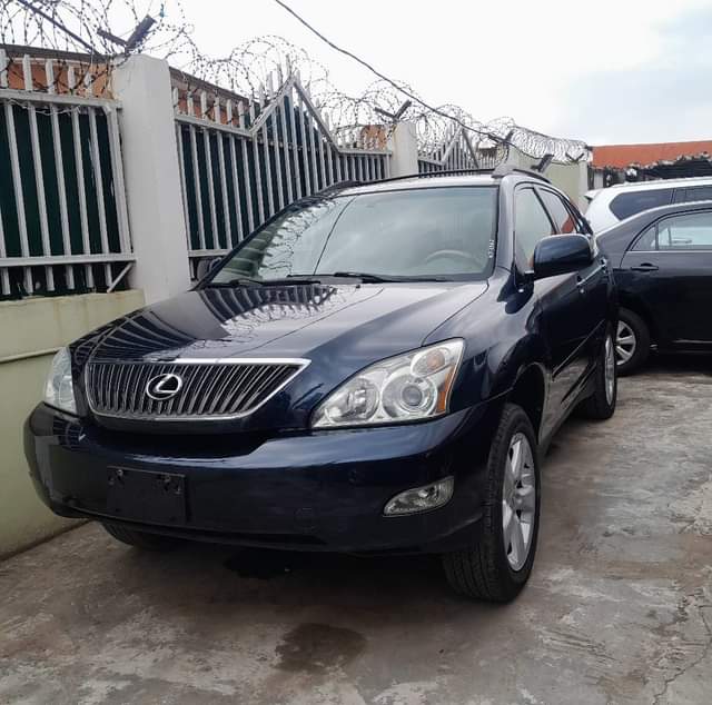A picture of LEXUS RX 330 2004 MODEL FOREIGN USED PURE FIRST BODY