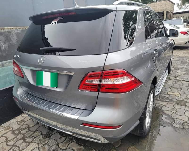 A picture of Few months registered 2013 Ml350 complete first body pan Accident