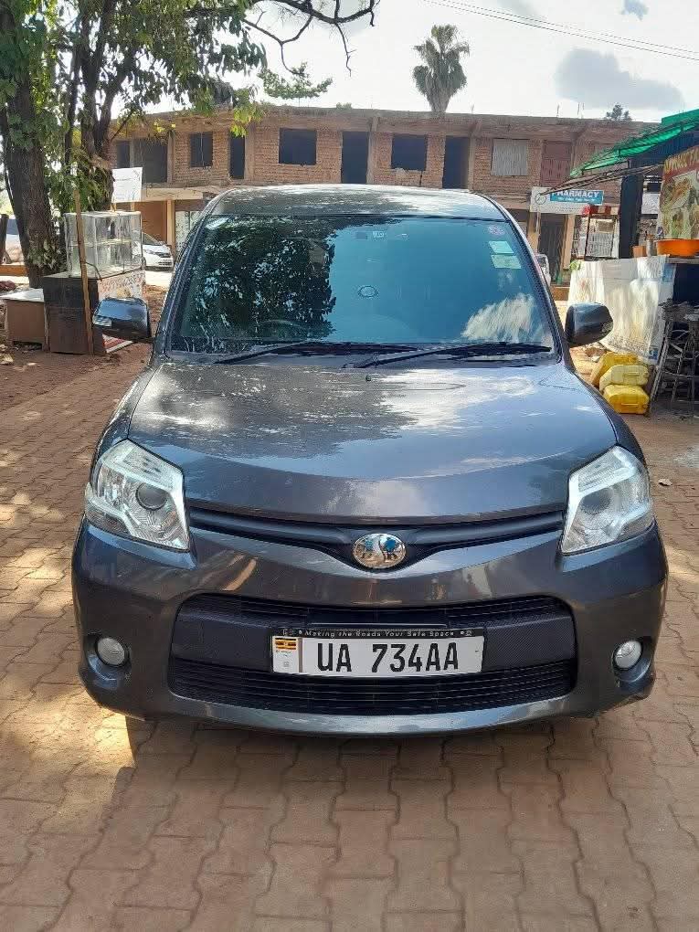 A picture of 2012 Toyota sienta