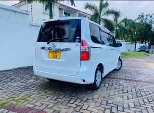 A picture of Toyota Noah