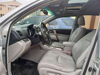 A picture of Tokunbo 2013 Toyota Highlander Limited Edition with thumbstart ignition