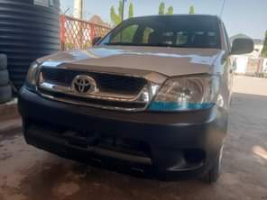 A picture of DISTRESS 2008 TOYOTA HILUX ENTERMELY CLEAN WITH A CHILLING AC