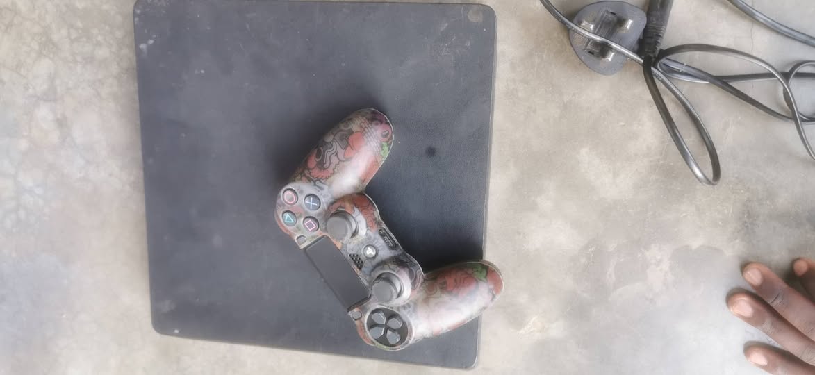 A picture of Ps4 slim