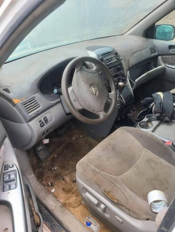 A picture of Toyota sienna With bad engine Last price is 1 9m