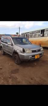 A picture of Nissan xtrail wazee ni million tatu na laki Tano tuu