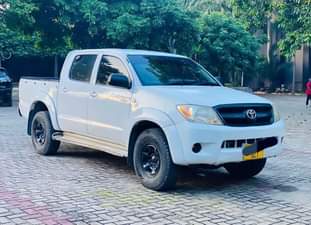 A picture of Inauzwaa Toyota Hilux Tsh 42M For sale Toyota Hilux U