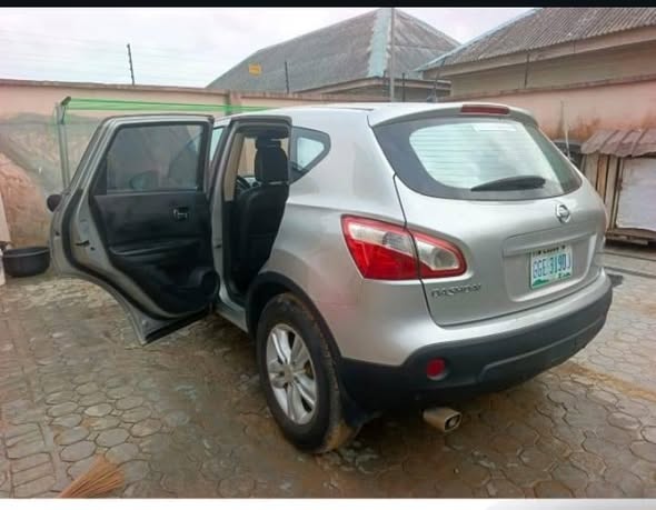 A picture of Nissan qashqai 012 model