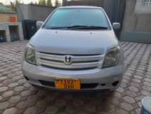 A picture of TOYOTA IST