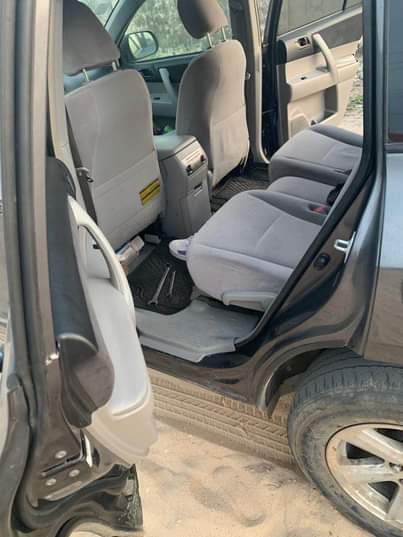 A picture of 2010 highlander for sale