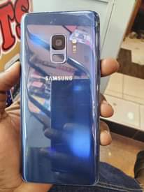 A picture of SAMSUNG GALAXY S9. CLEAN. NO CRACK. NO DOT