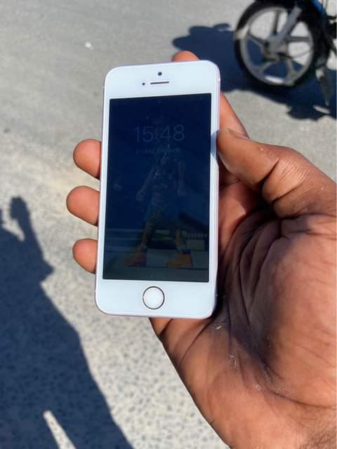 A picture of Iphone 5 se