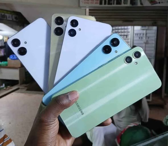A picture of Samsung pixel available New stock