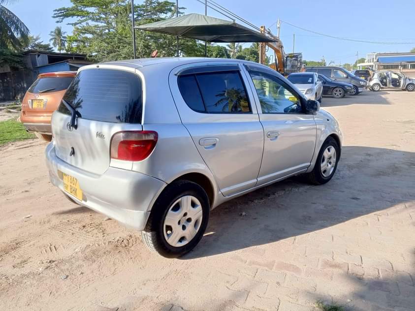 A picture of Make Toyota model vitz engine Cc 1290 Full Ac full