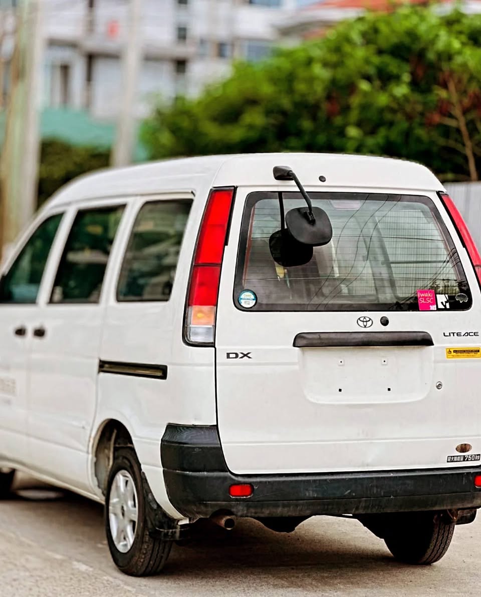 A picture of TOYOTA NOAH LITEACE MILLION19 7 0716711174