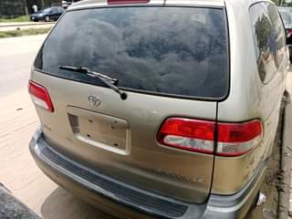 A picture of Foreign used 2003 model Toyota sienna le
