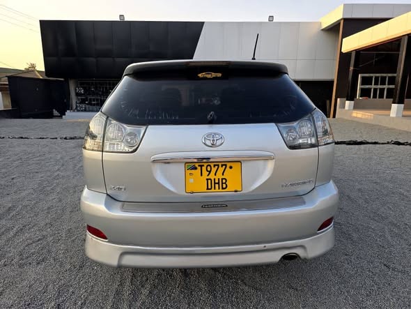 A picture of Toyota harrier new