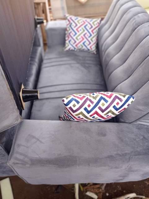 A picture of 2seaters chairs