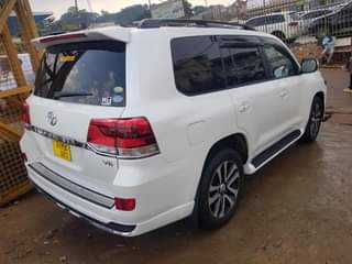 A picture of LAND CRUISER V8 UBR PRICE 235M PETROL WSTUP0759539100 CALL0776717226