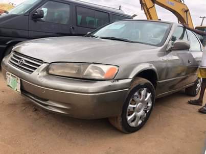 A picture of 2001 Toyota Camry LE