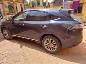 A picture of TOYOTA HARRIER 2015 65 000 000 Ugx