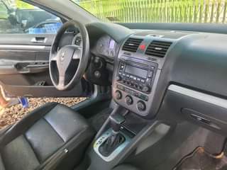 A picture of Volkswagen Jetta 05