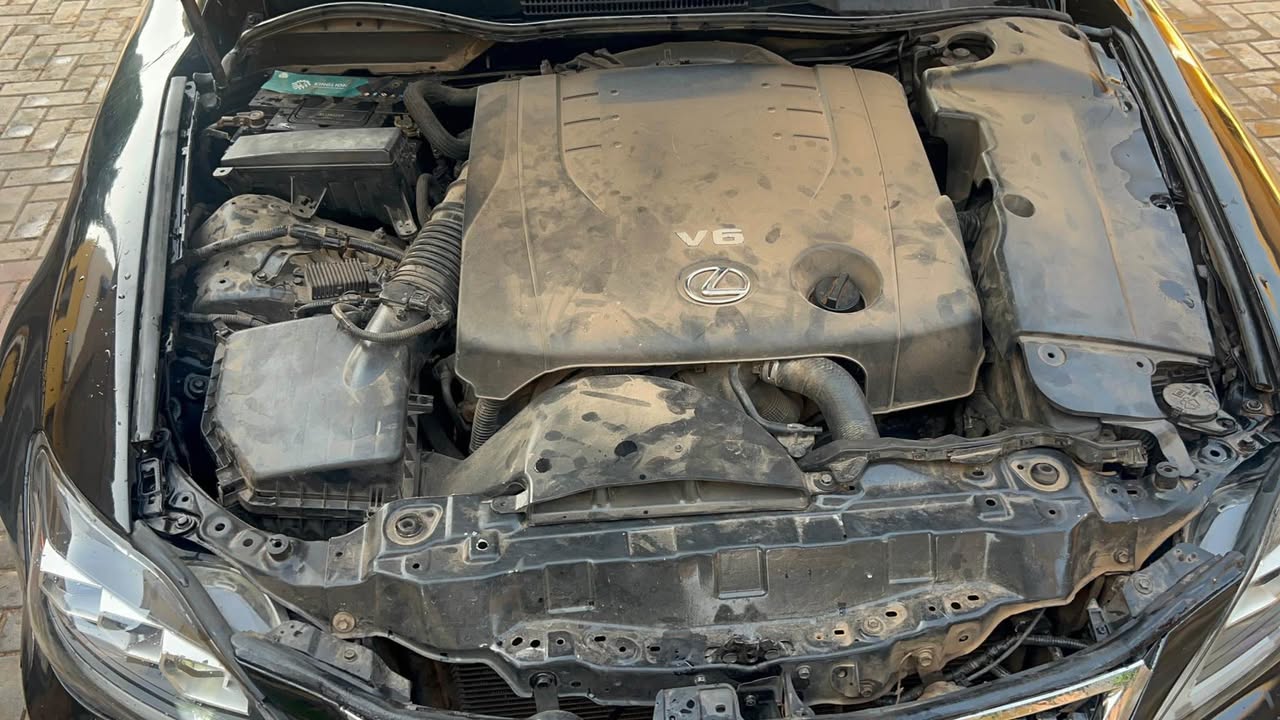 A picture of Lexus is 252 2009 convertible