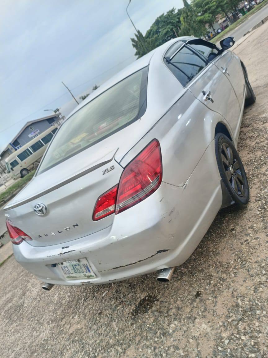 A picture of  Pending 2007 Toyota avalon first body