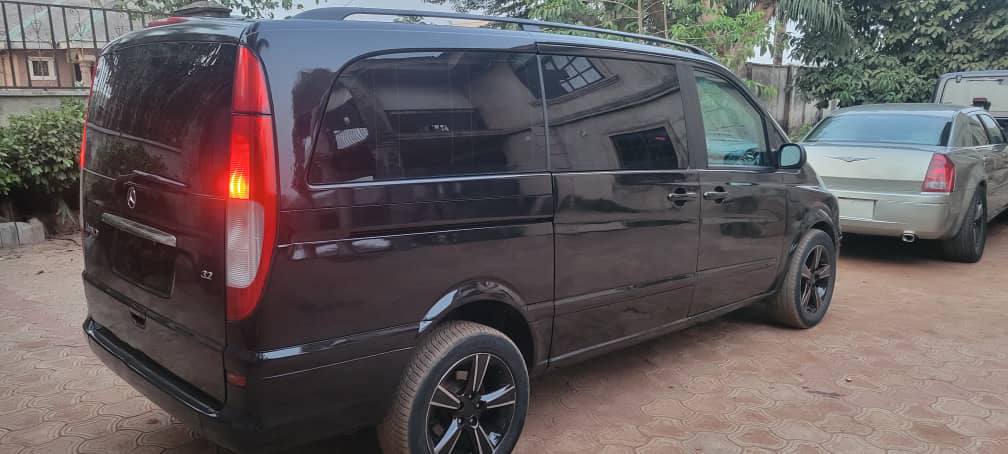 A picture of 2011 Benz Viano