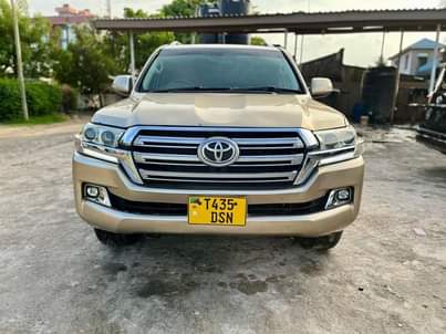 A picture of TOYOTA LAND CRUISER GX R
