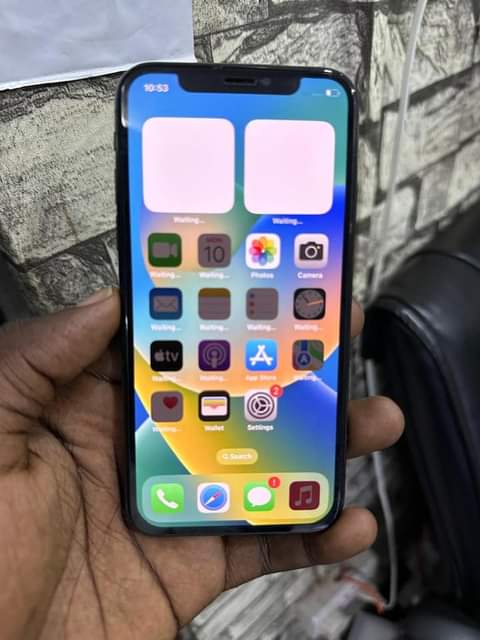 A picture of Iphone x