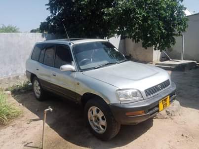 A picture of Toyota rav4 manual imeshuka Bei wahi uchukue sio ya kukosa