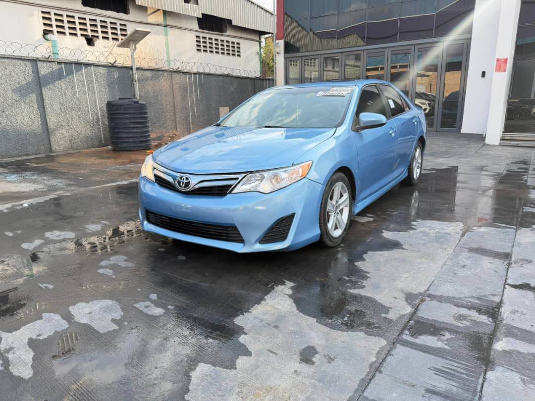 A picture of DISTRESS DISTRESS DISTRESS FOREIGN USED TOYOTA CAMRY 2013 MODEL XLE