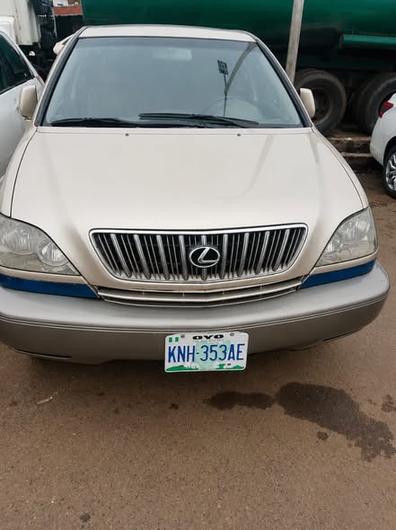 A picture of Lexus rx300