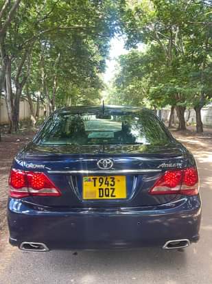 A picture of Toyota crown new model
