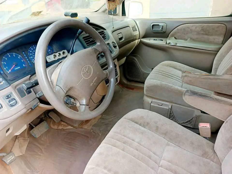 A picture of 2003 Toyota sienna
