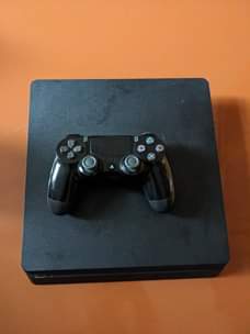 A picture of Ps4 slim