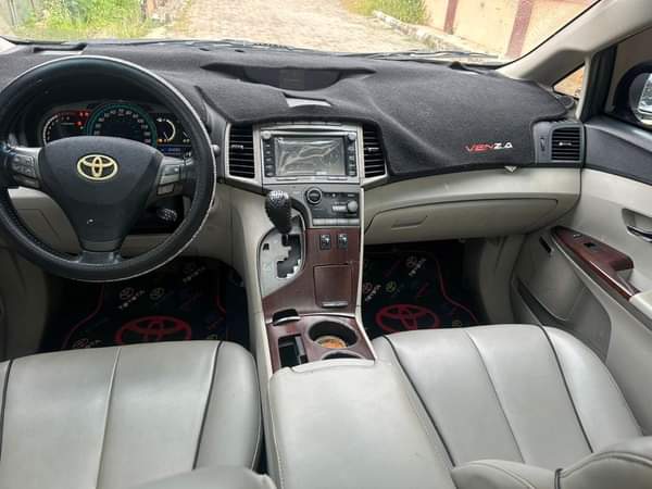 A picture of Toyota Venza FOR SALE 2012 model Pre owned AWD Full