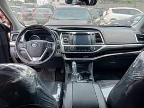 A picture of Toyota Highlander Limited Foriegn Use Year 2019 Buy and drive