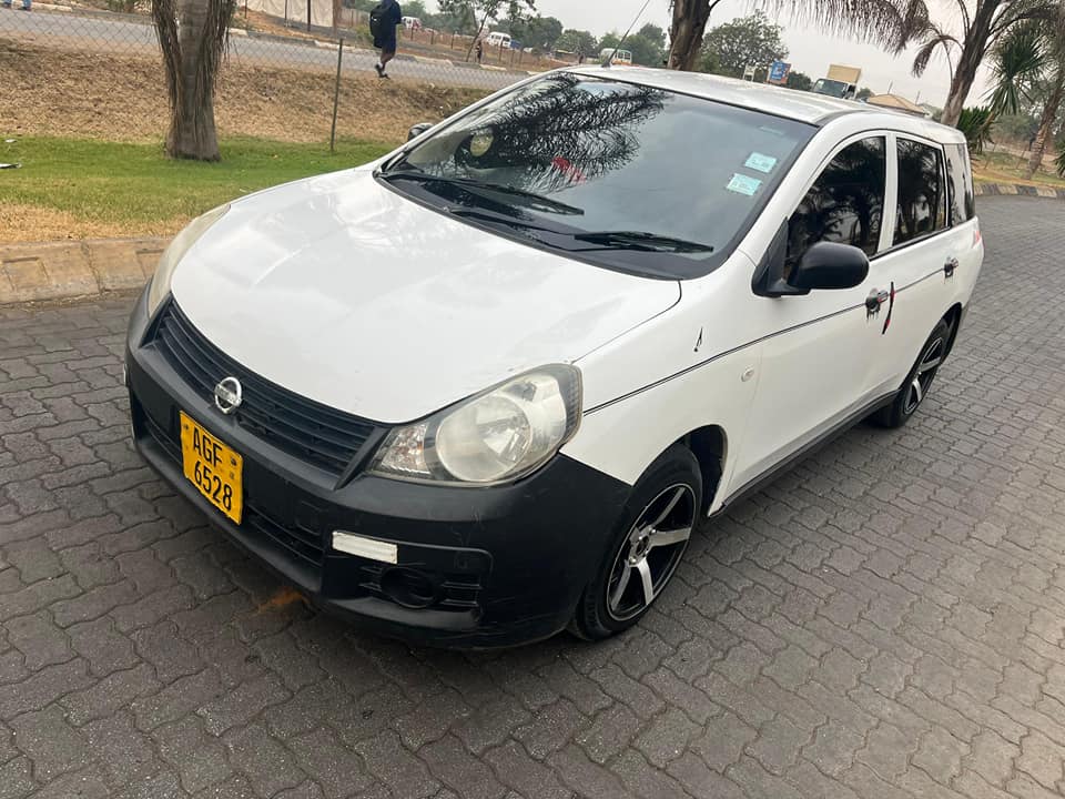 A picture of Nissan AD van 0773405584