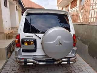 A picture of 2005 Japan Pajero gdi 2X