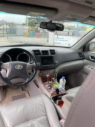 A picture of Clean 2012 Toyota Highlander sport LIMITED EDITION buy and traveling