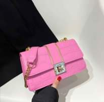 A picture of Trending bags.
