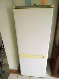 A picture of Fridge linauzwa bei poa sana inapiga kazi freshi hajui fundi