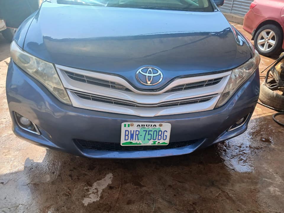 A picture of 2010 toyota venza in ilorin