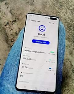A picture of Samsung S10 5G kioo kina creck but good 256gb ram