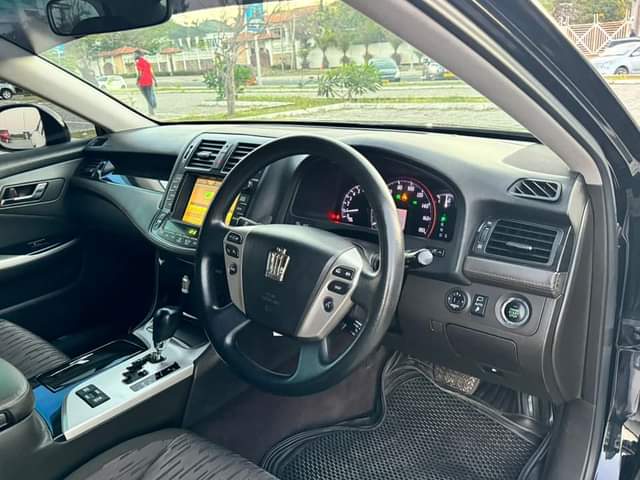 A picture of Toyota crown