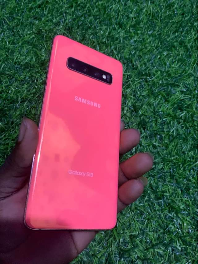 A picture of Samsung galaxy s10 Gb128 8 Nataka250000