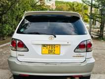 A picture of Toyota harrier Old Model DRZ