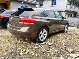 A picture of Toyota Venza 2012 model registered toks standard everything is perfectly